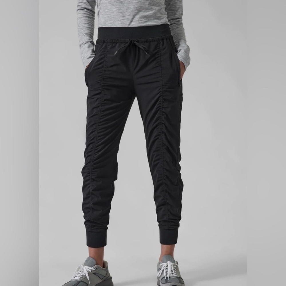 Athleta Trekkie Relaxed mid-rise jogger 2 petite black